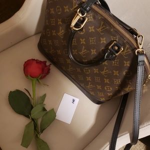 LOUIS VUITTON Alma pm